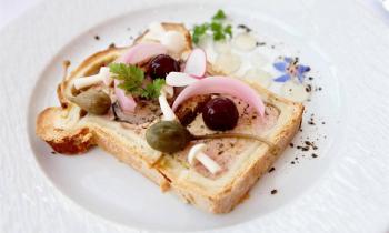 Le Pâté en croûte de la Basse-Cour à la Volaille de Bresse marbré de Foie Gras