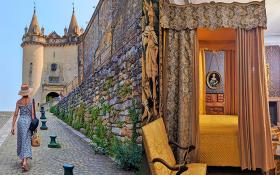 Pictures of the Grignan Castle entrance with two towers, and of the masters bed.