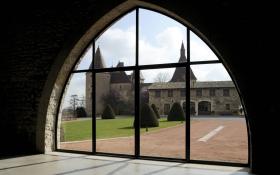 La baie centrale du Chai du Château de Corcelles © E.Saillet