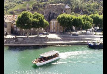 apero-sur-eau-vin-fromage-terres-de-syrah