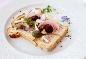 Le Pâté en croûte de la Basse-Cour à la Volaille de Bresse marbré de Foie Gras